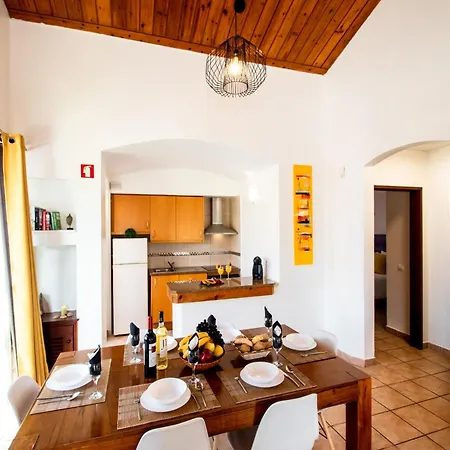 Villa Villa In Albufeira Near Praia Da Oura Beach *