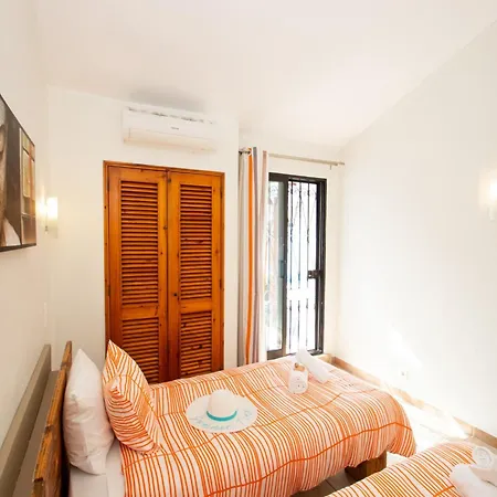 Villa In Albufeira Near Praia Da Oura Beach