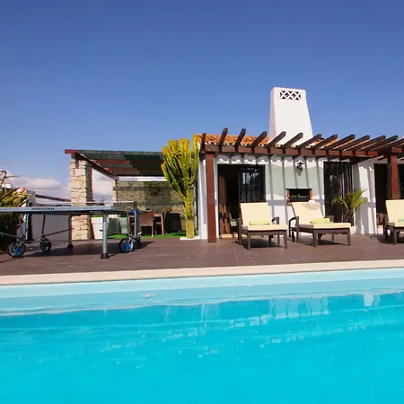 Villa In Albufeira Near Praia Da Oura Beach אלבופיירה