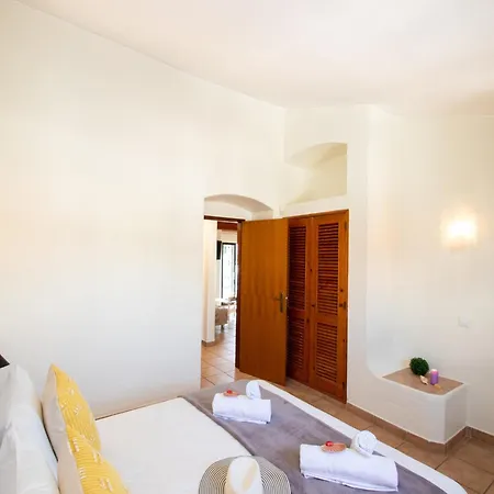 Villa Villa In Albufeira Near Praia Da Oura Beach *