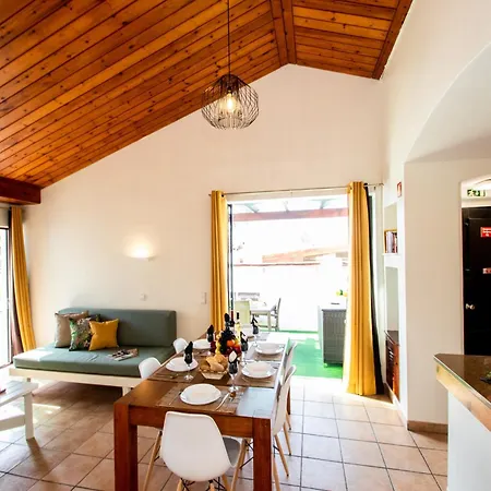 Villa In Albufeira Near Praia Da Oura Beach Villa *