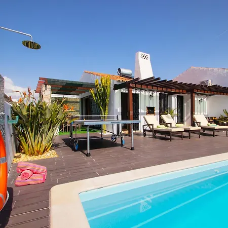 Villa In Albufeira Near Praia Da Oura Beach *