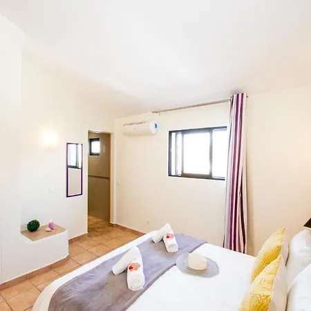 Villa In Albufeira Near Praia Da Oura Beach