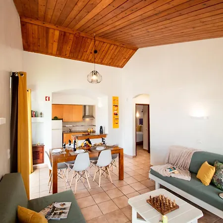 Villa In Albufeira Near Praia Da Oura Beach Albufeira